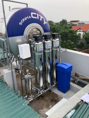 Lọc tổng đầu nguồn lắp trên mái tôn cạnh bồn nước – TADA Home