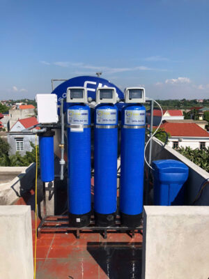 Hệ lọc tổng composite trên sân thượng cạnh bồn nước – TADA Home