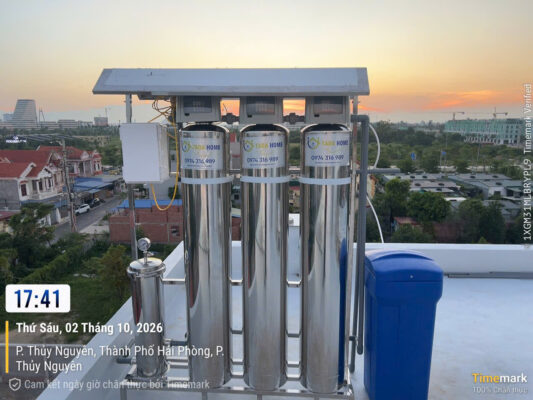 Hệ lọc tổng inox 3 cột lắp trên sân thượng lúc hoàng hôn – TADA Home